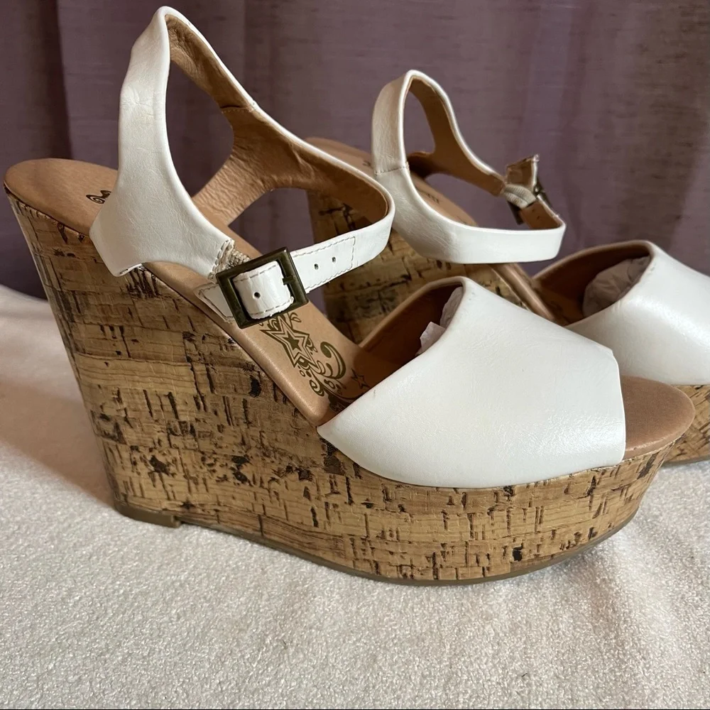 Brash wedges Shoes - Picture 2 of 6
